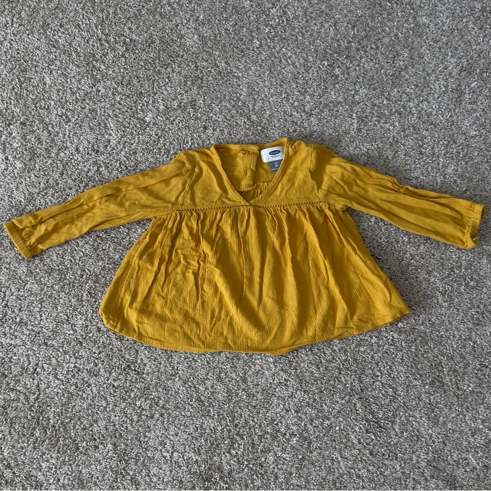 Old Navy toddler girls long sleeve mustard yellow shirt top size 2T